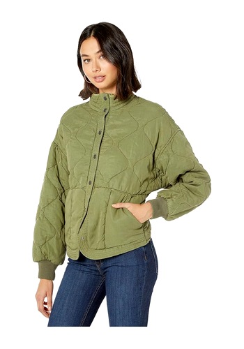 The quilted structure makes the jacket a practical piece